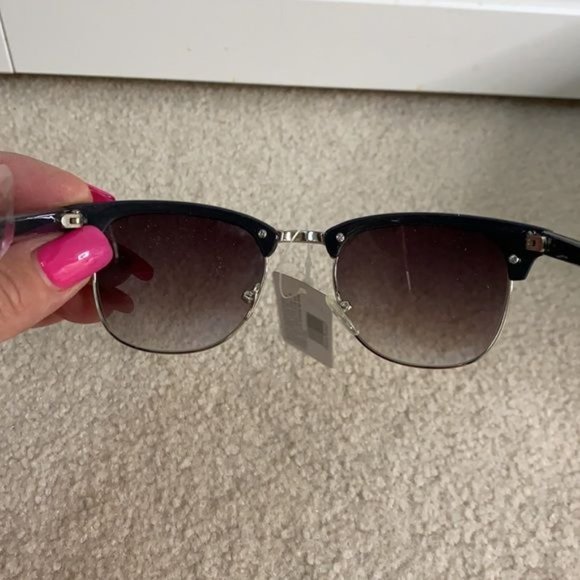 Fashion Wayfarer Style Sunglasses - Picture 2 of 4